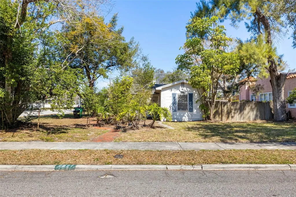 2627 W Watrous Avenue Tampa FL 33629