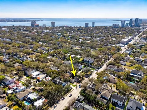2627 W Watrous Avenue Tampa FL 33629