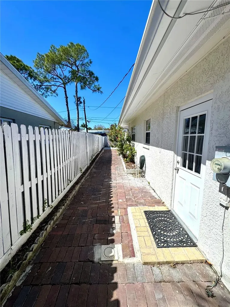 4518 Helena Street NE St Petersburg FL 33703