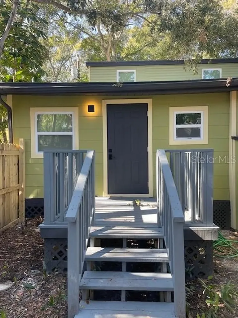 1157 Highland Court N St Petersburg FL 33701