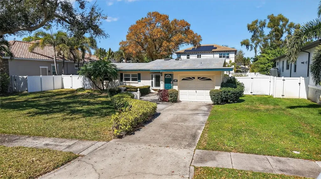 440 Lido Way NE St Petersburg FL 33704
