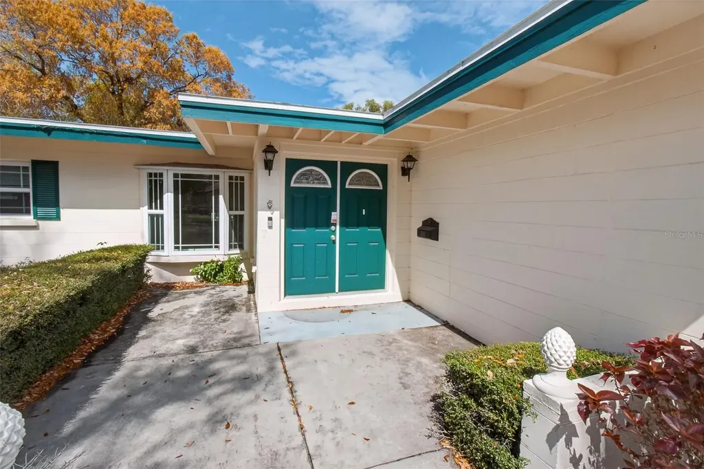 440 Lido Way NE St Petersburg FL 33704