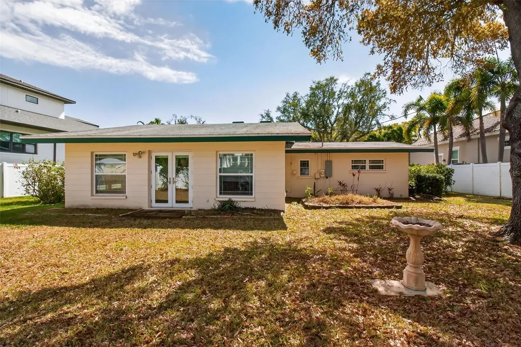 440 Lido Way NE St Petersburg FL 33704