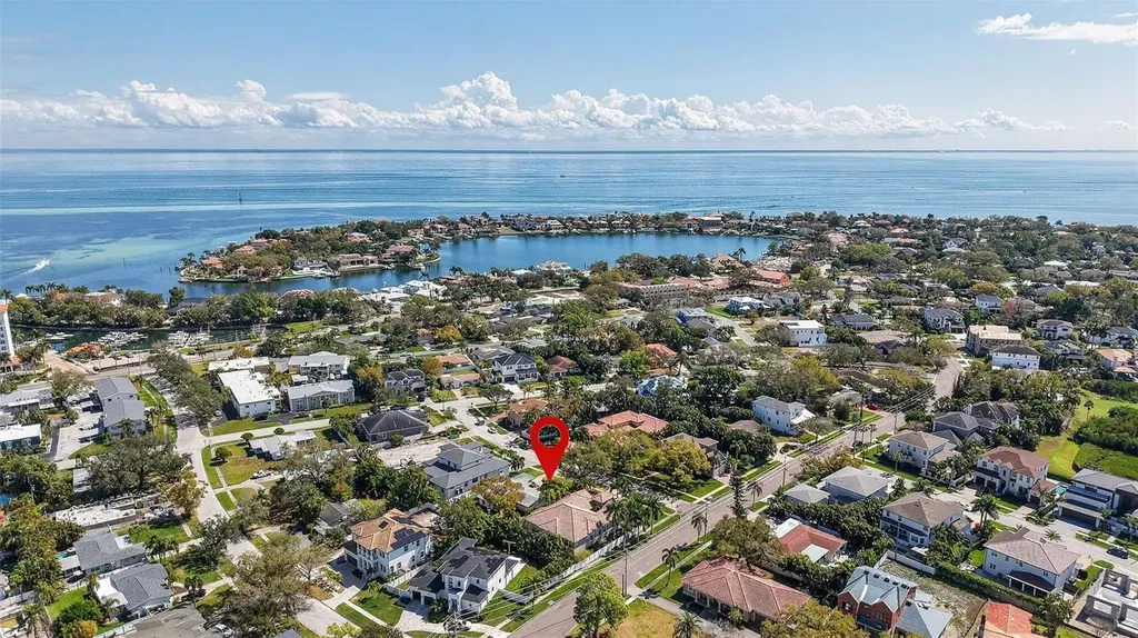 440 Lido Way NE St Petersburg FL 33704