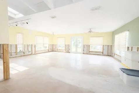 440 Lido Way NE St Petersburg FL 33704