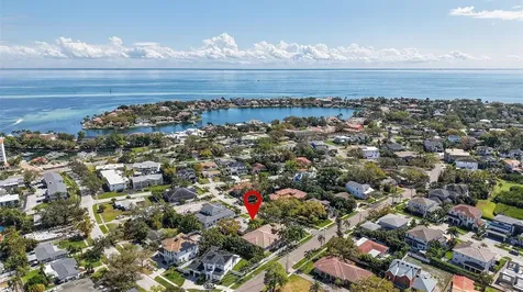 440 Lido Way NE St Petersburg FL 33704