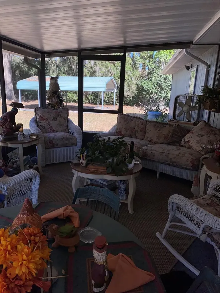 1050 Cr 482d Lake Panasoffkee FL 33538