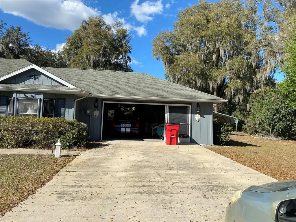 1050 Cr 482d Lake Panasoffkee FL 33538