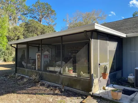 1050 Cr 482d Lake Panasoffkee FL 33538