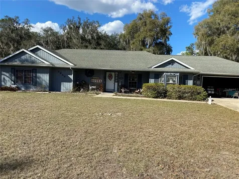 1050 Cr 482d Lake Panasoffkee FL 33538