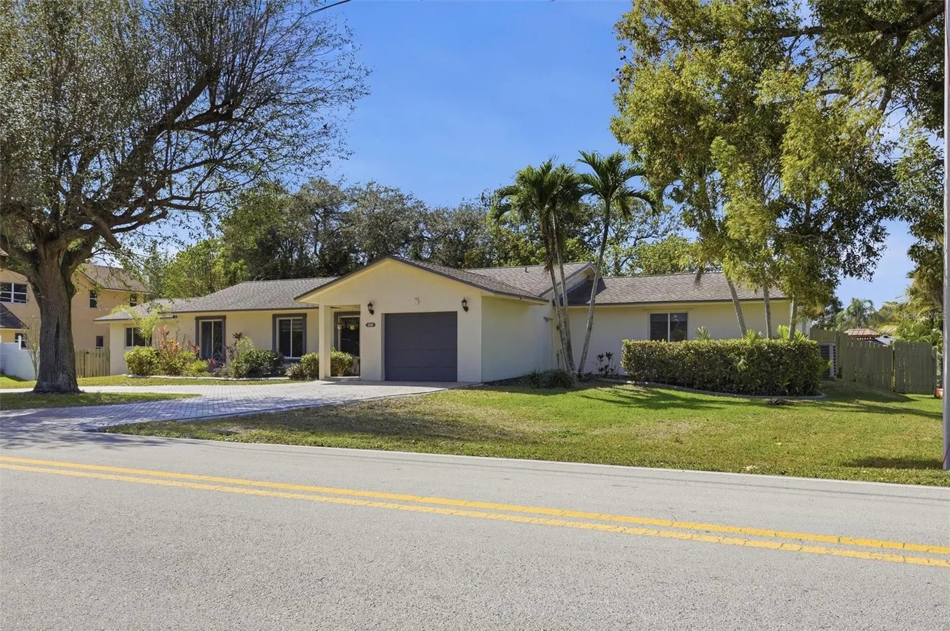 431 S Old Hiatus Rd Avenue Fort Lauderdale FL 33325