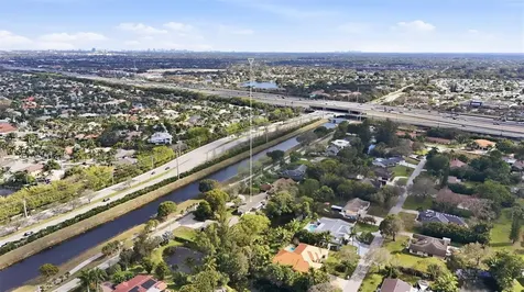 431 S Old Hiatus Rd Avenue Fort Lauderdale FL 33325