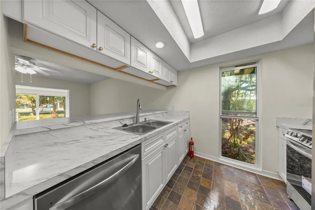 1229 N Egret Point Crystal River FL 34429