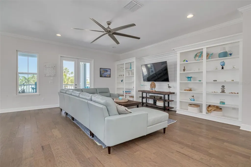 16306 1st Street E Redington Beach FL 33708