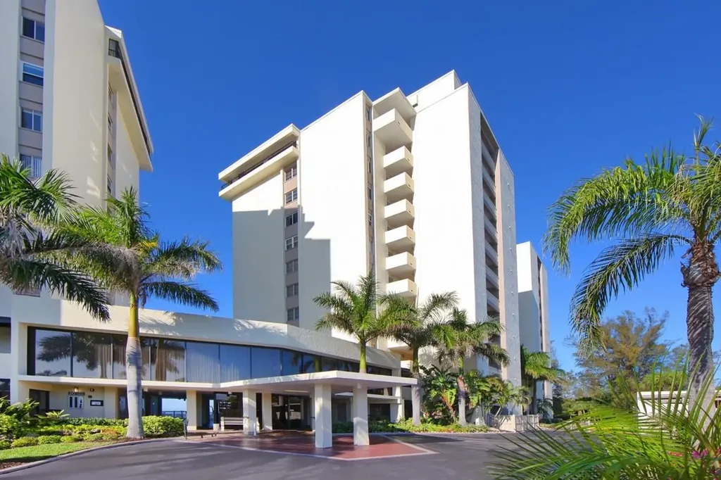 199 Whispering Sands Drive Sarasota FL 34242