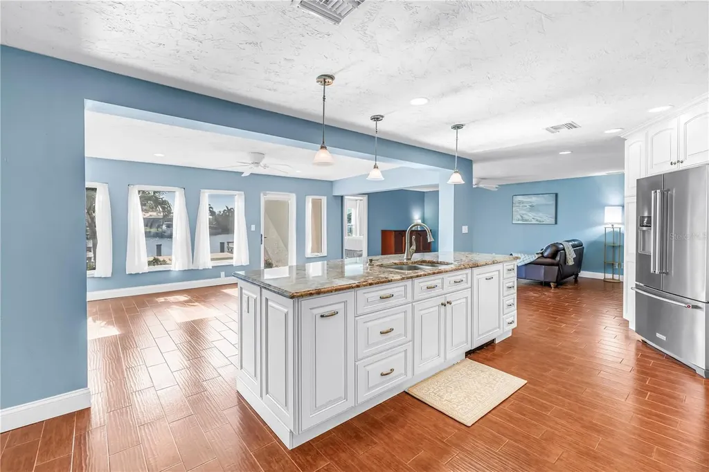 1964 Massachusetts Avenue NE St Petersburg FL 33703