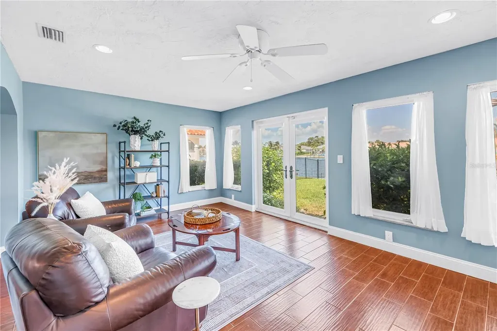 1964 Massachusetts Avenue NE St Petersburg FL 33703