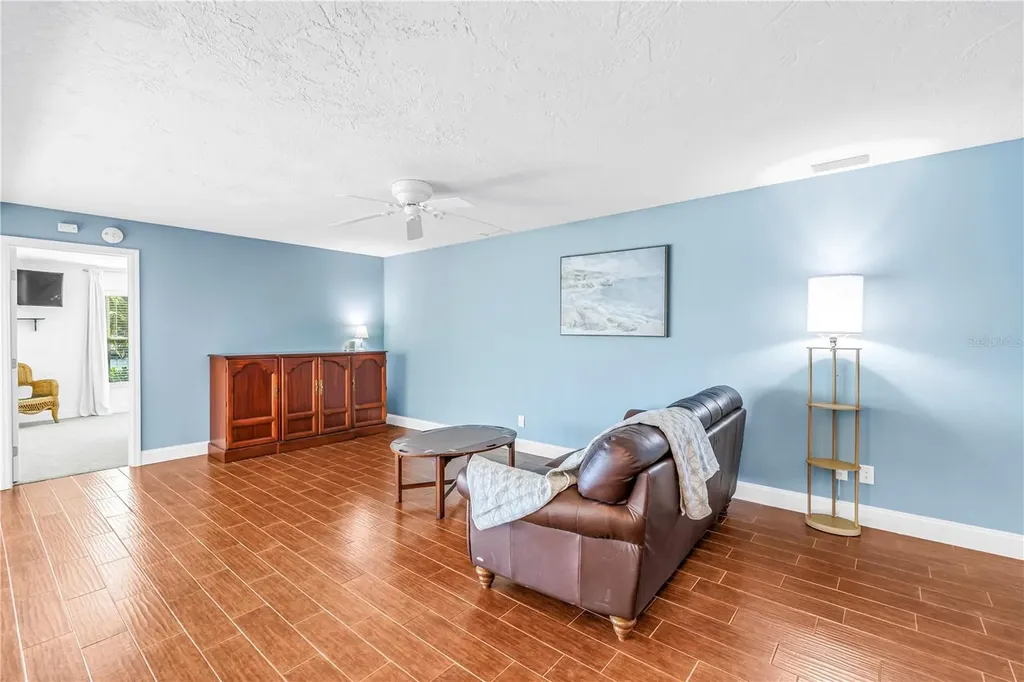 1964 Massachusetts Avenue NE St Petersburg FL 33703