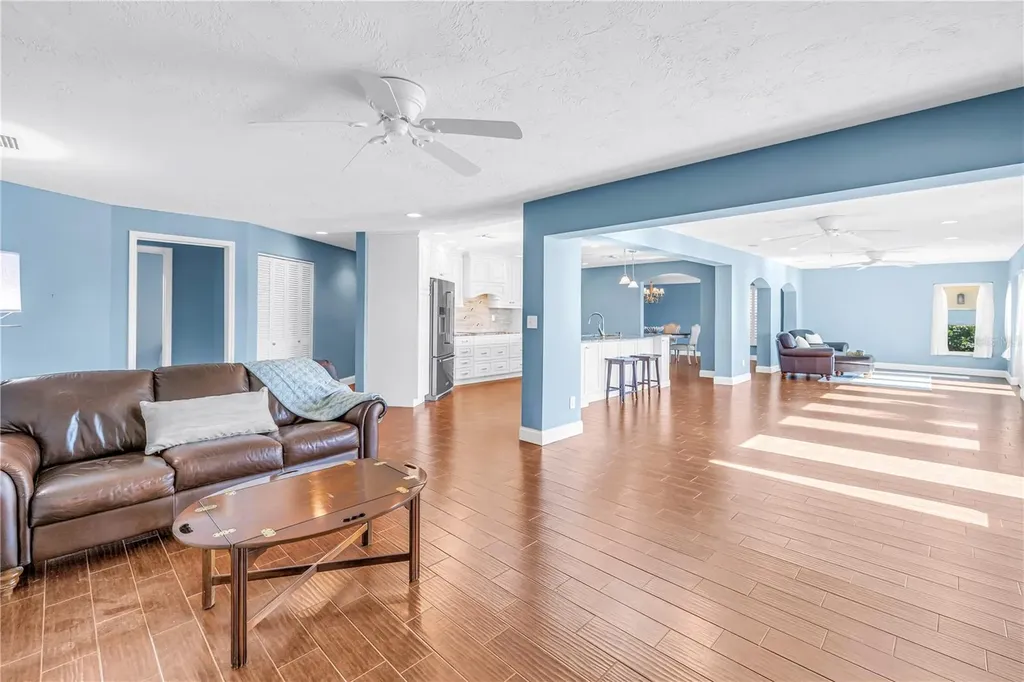 1964 Massachusetts Avenue NE St Petersburg FL 33703