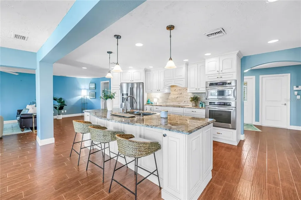 1964 Massachusetts Avenue NE St Petersburg FL 33703