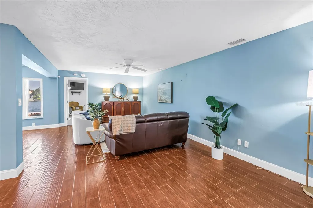 1964 Massachusetts Avenue NE St Petersburg FL 33703