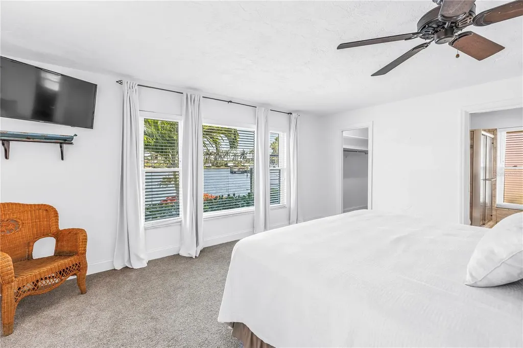 1964 Massachusetts Avenue NE St Petersburg FL 33703