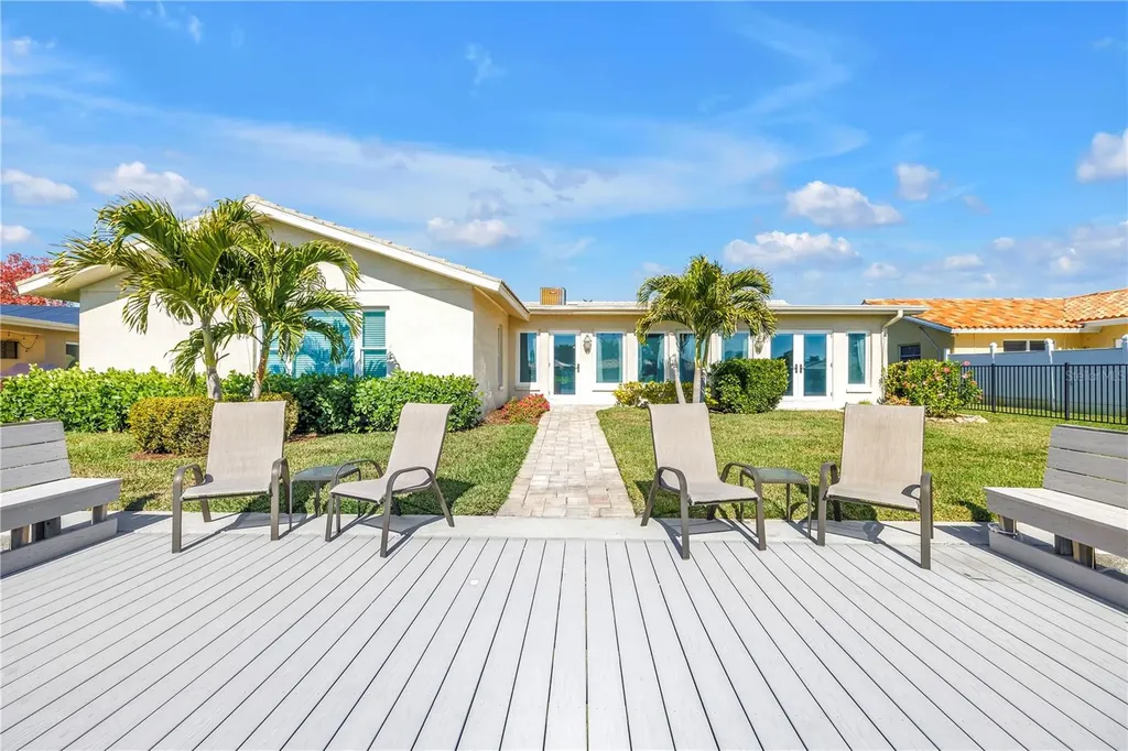 1964 Massachusetts Avenue NE St Petersburg FL 33703