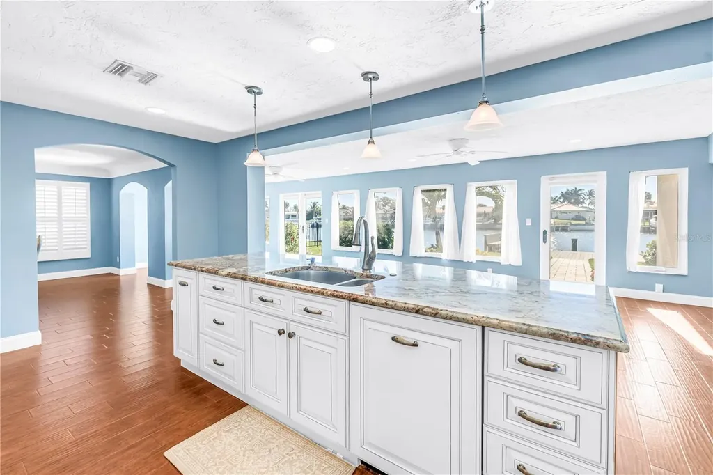 1964 Massachusetts Avenue NE St Petersburg FL 33703