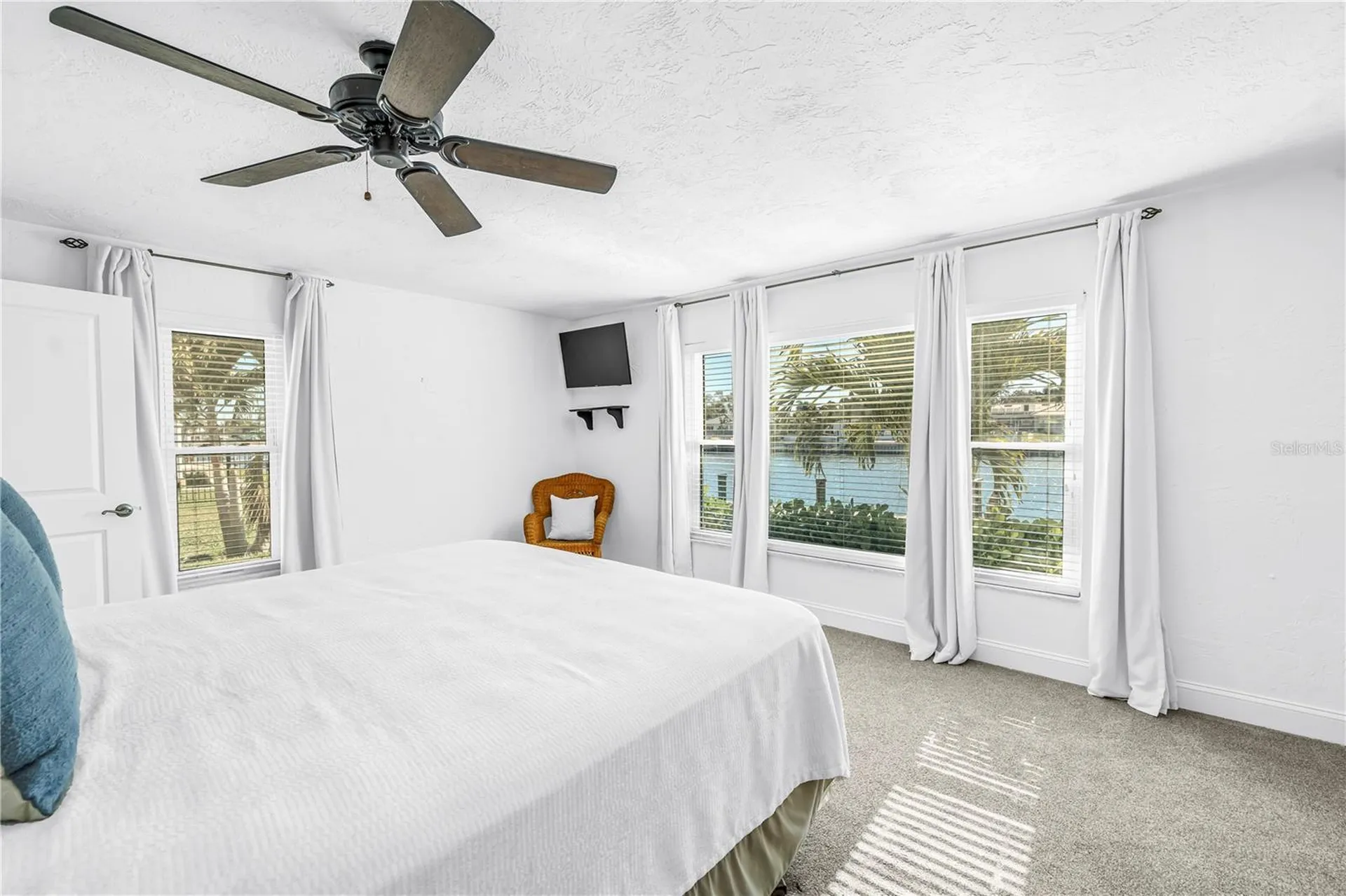 1964 Massachusetts Avenue NE St Petersburg FL 33703