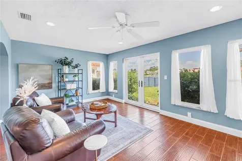 1964 Massachusetts Avenue NE St Petersburg FL 33703