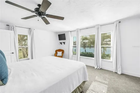 1964 Massachusetts Avenue NE St Petersburg FL 33703