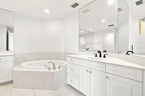 100 Beach Drive NE St Petersburg FL 33701
