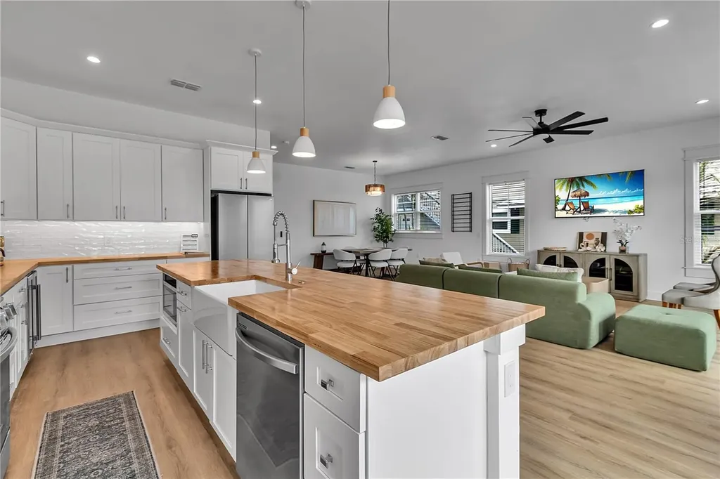 2215 Avenue C Bradenton Beach FL 34217