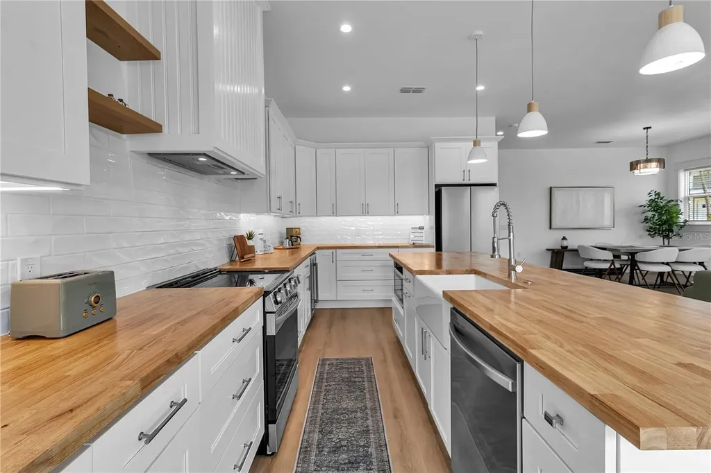 2215 Avenue C Bradenton Beach FL 34217
