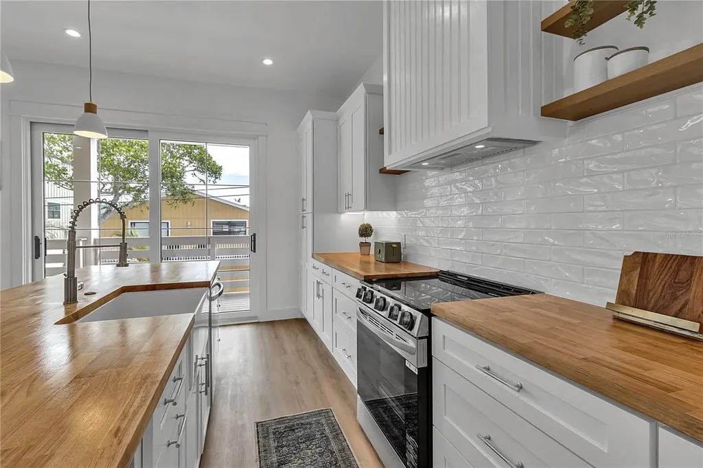 2215 Avenue C Bradenton Beach FL 34217