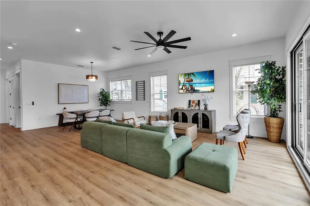 2215 Avenue C Bradenton Beach FL 34217