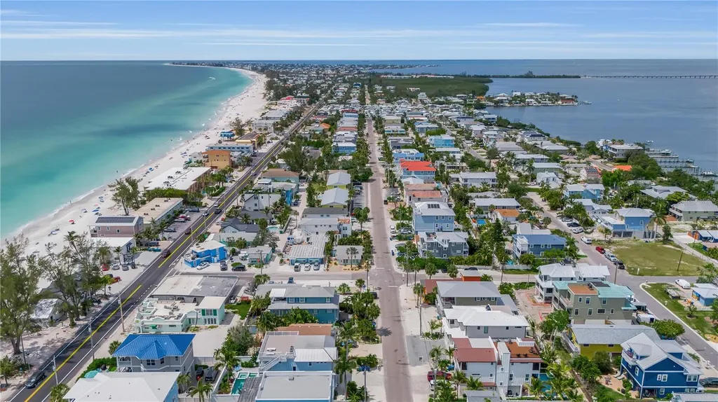2215 Avenue C Bradenton Beach FL 34217