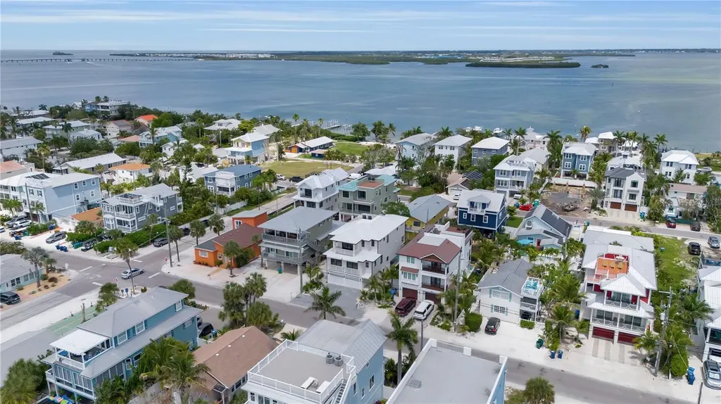 2215 Avenue C Bradenton Beach FL 34217