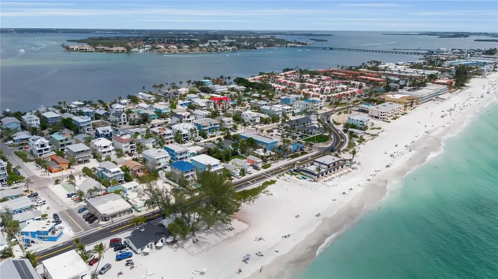 2215 Avenue C Bradenton Beach FL 34217