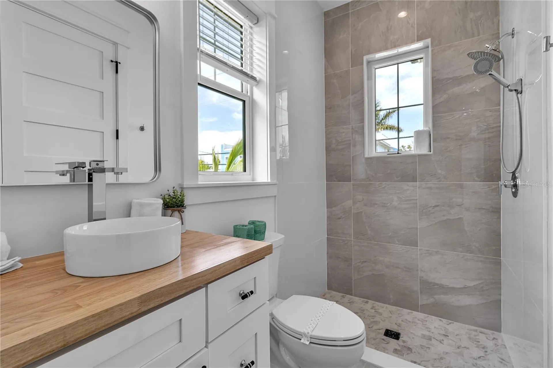 2215 Avenue C Bradenton Beach FL 34217