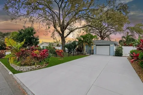 8958 110th Street Seminole FL 33772