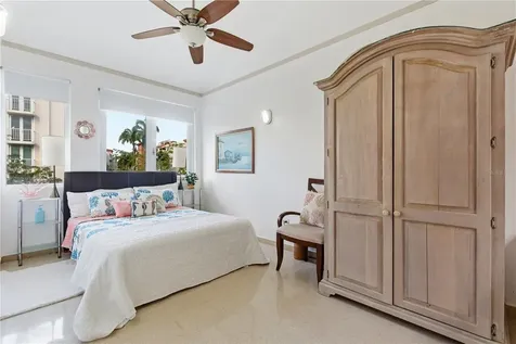 25 Plaza Mayor Humacao PR 00791