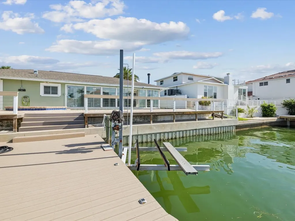 441 Palm Island NE Clearwater FL 33767