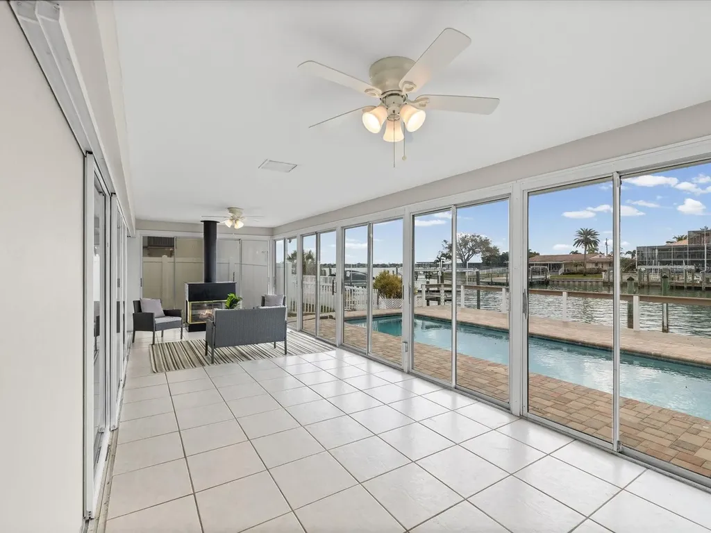 441 Palm Island NE Clearwater FL 33767