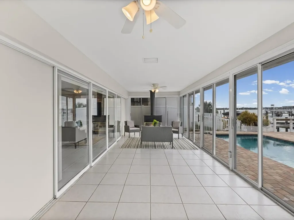 441 Palm Island NE Clearwater FL 33767