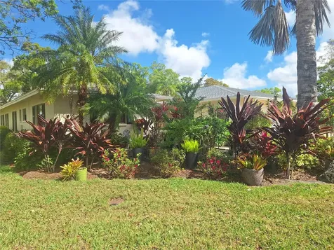 6912 W Country Club Drive N Sarasota FL 34243