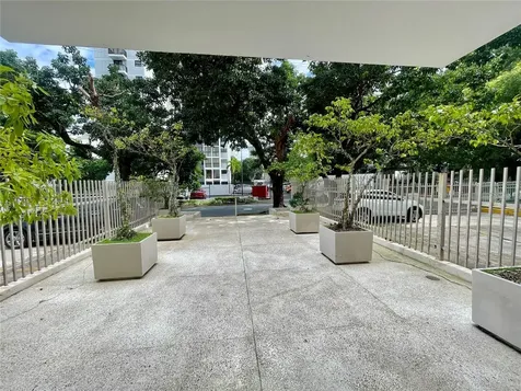 76 Kings Court San Juan PR 00907