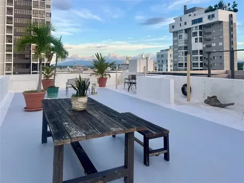 76 Kings Court San Juan PR 00907