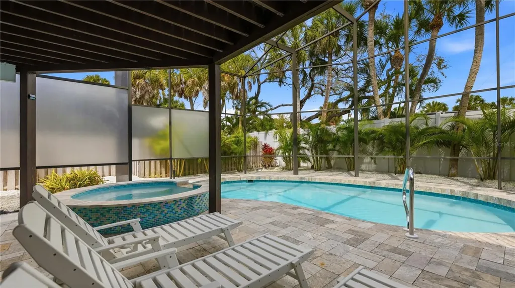 4939 Commonwealth Drive Sarasota FL 34242