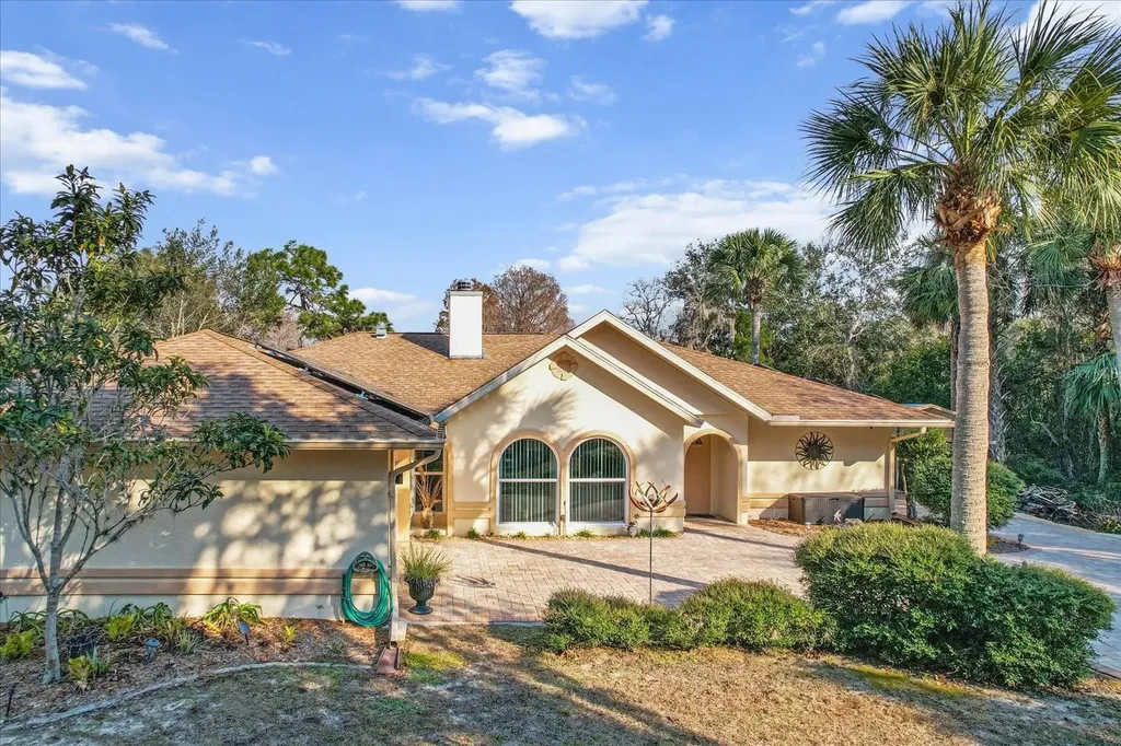 84 N Country Club Drive Crystal River FL 34429